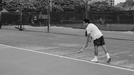 Scott Wu playing tennis